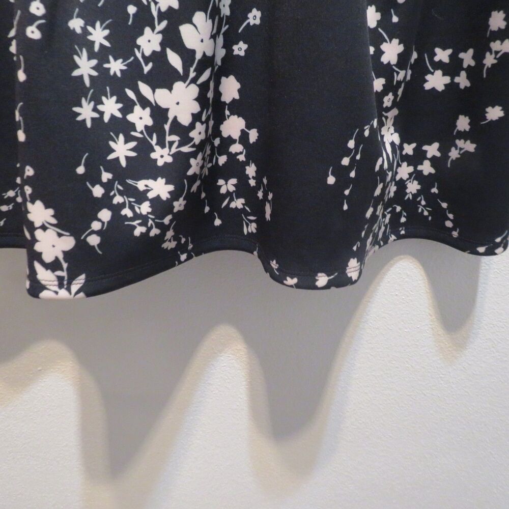 Black Cream Floral Sleeveless Dress Flare Skirt Size 6P - Picture 5 of 6